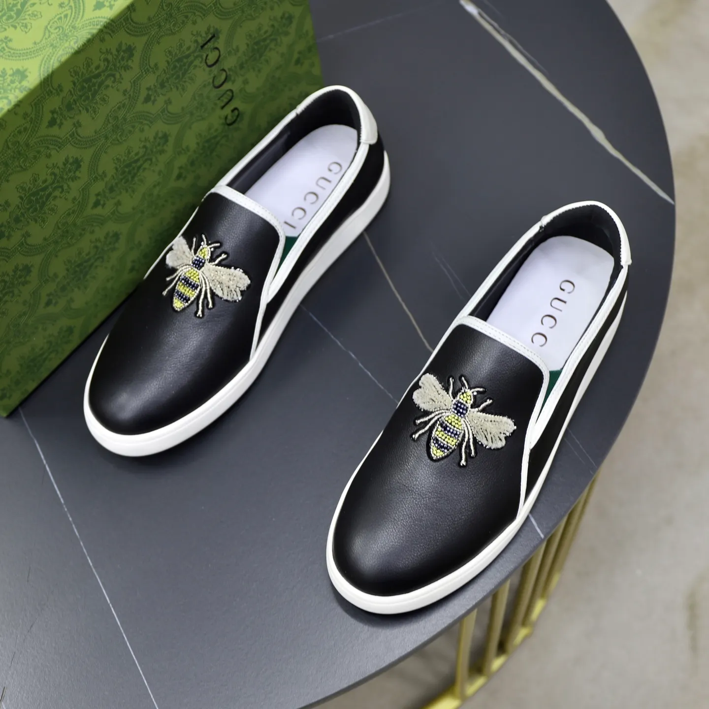 Ex-factory price: 440💰🙅‍♂️🙅‍♂️🙅‍♂️ Brand: Gucci GuCCI Standard code: 38-44 (45 customized) Grade: Same as the official website Material: Original leather splicing Comfortable and breathable pigskin lining Lightweight and wear-resistant sports outsole Style category: Men's fashionable casual shoes Running sneakers Distinguished luxury brand elements Top luxury Color: actual picture color